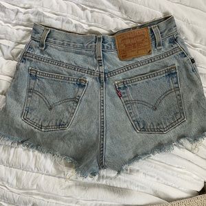 Levi’s 550 cut off shorts